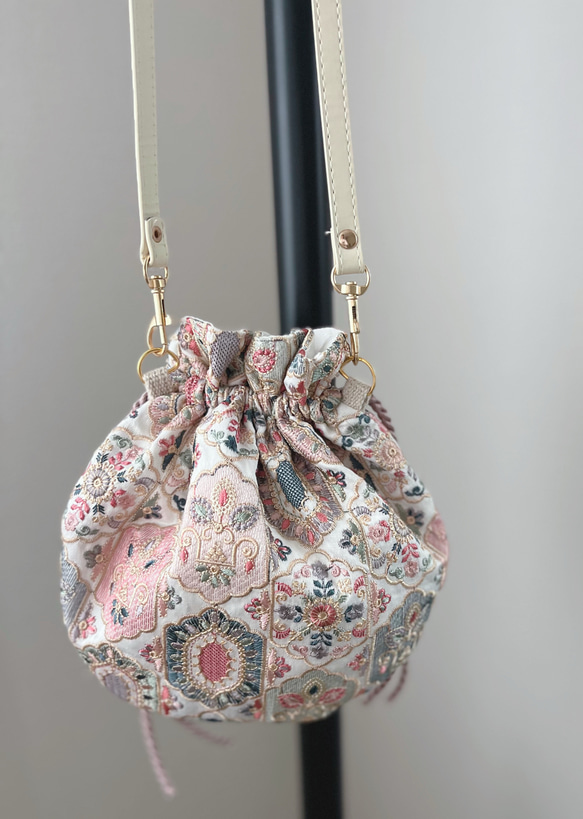合皮ショルダー付き/インド刺繍生地♡まんまる巾着ショルダー