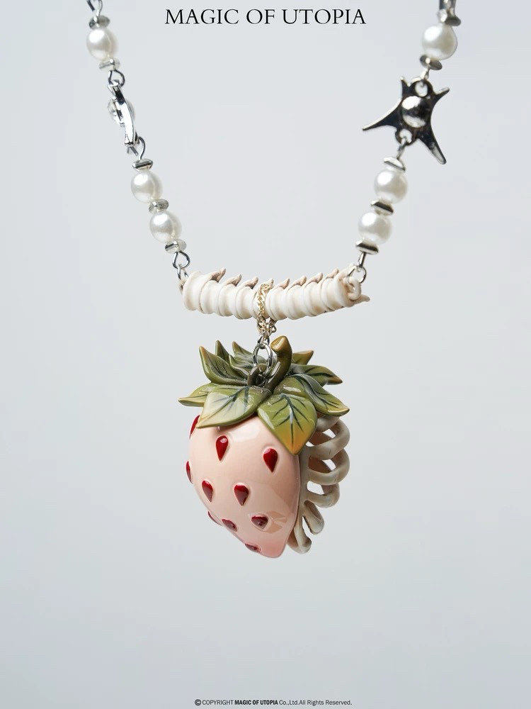骨苺（ほねいちご）ロリータアクセサリー 大・小サイズ 赤/黒 レジン製 ネックレス・チャーム