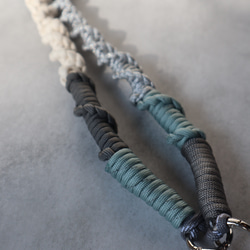 ◼︎スマホショルダーストラップ◼︎《グレイッシュブルー》 パラコードストラップ 9枚目の画像