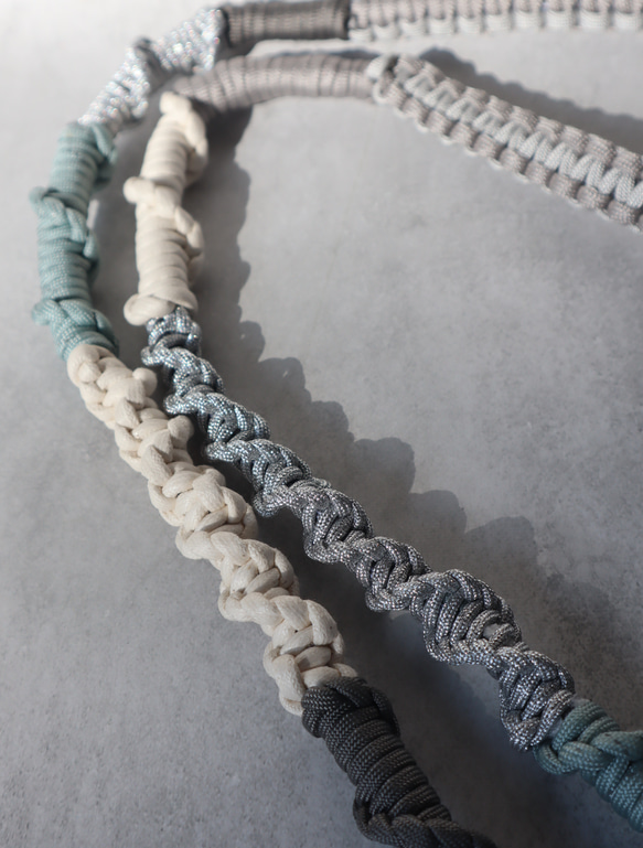 ◼︎スマホショルダーストラップ◼︎《グレイッシュブルー》 パラコードストラップ 8枚目の画像