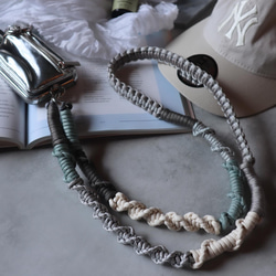 ◼︎スマホショルダーストラップ◼︎《グレイッシュブルー》 パラコードストラップ 4枚目の画像