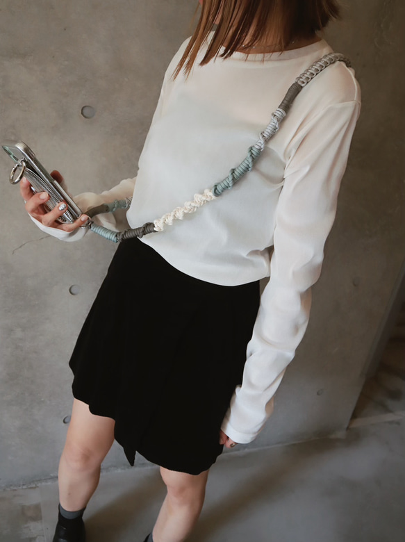 ◼︎スマホショルダーストラップ◼︎《グレイッシュブルー》 パラコードストラップ 6枚目の画像