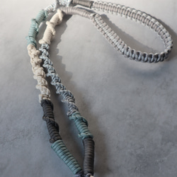 ◼︎スマホショルダーストラップ◼︎《グレイッシュブルー》 パラコードストラップ 7枚目の画像