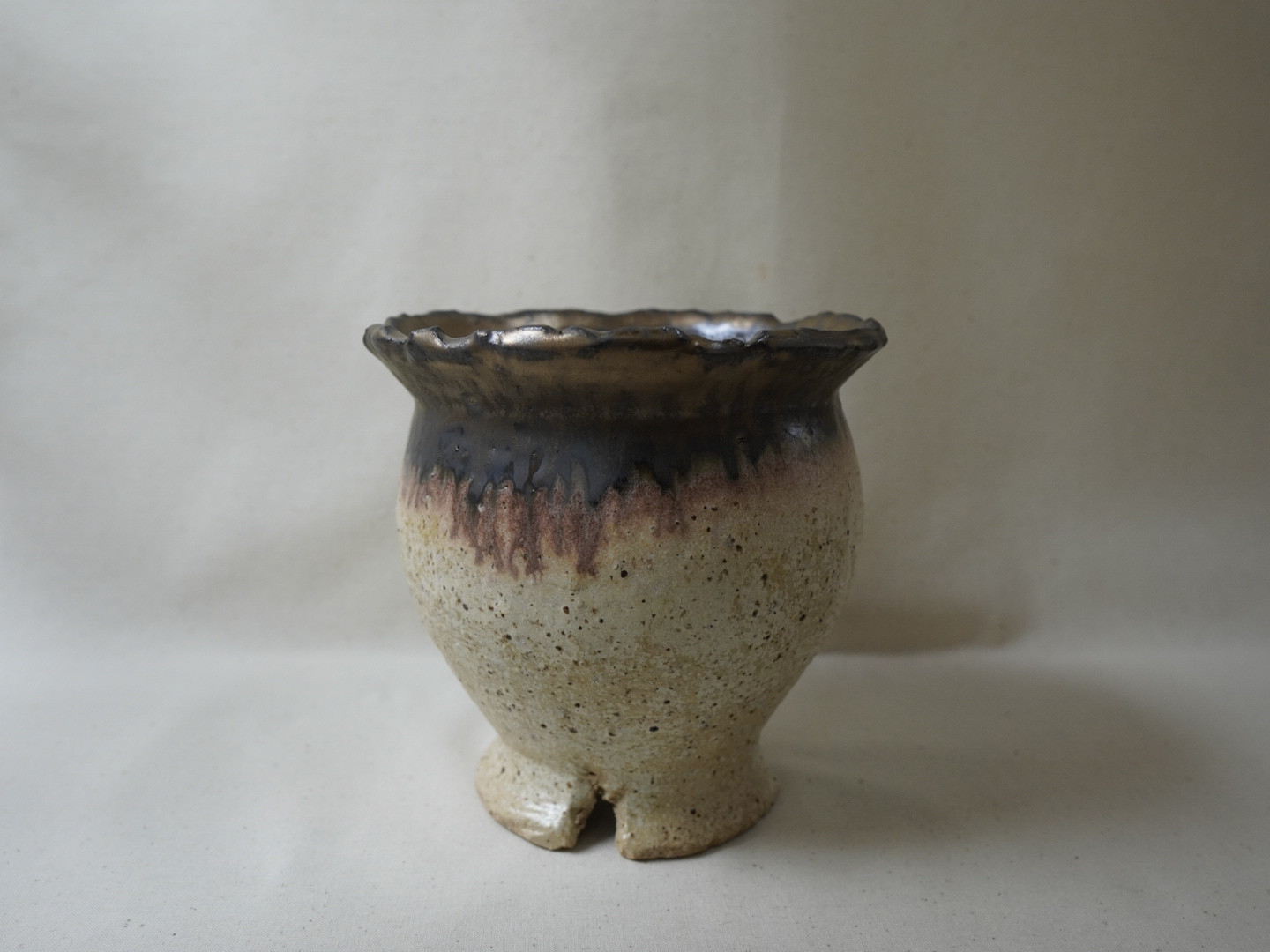 砂粒金ラスター陶製植木鉢