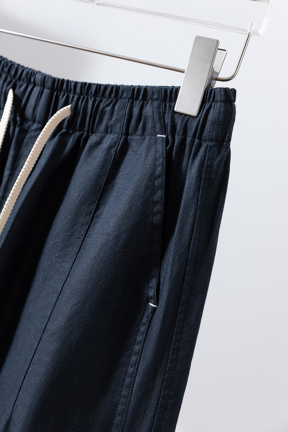 ★立即出貨★ 四季皆宜的舒適闊腿褲。抗皺長褲。藏藍色。 250904-2 第4張的照片