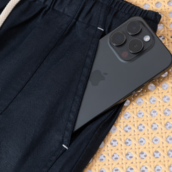 ★立即出貨★ 四季皆宜的舒適闊腿褲。抗皺長褲。藏藍色。 250904-2 第3張的照片