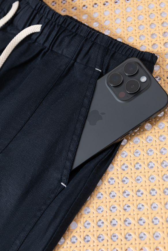 ★立即出貨★ 四季皆宜的舒適闊腿褲。抗皺長褲。藏藍色。 250904-2 第3張的照片