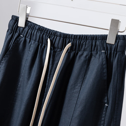 ★立即出貨★ 四季皆宜的舒適闊腿褲。抗皺長褲。藏藍色。 250904-2 第2張的照片