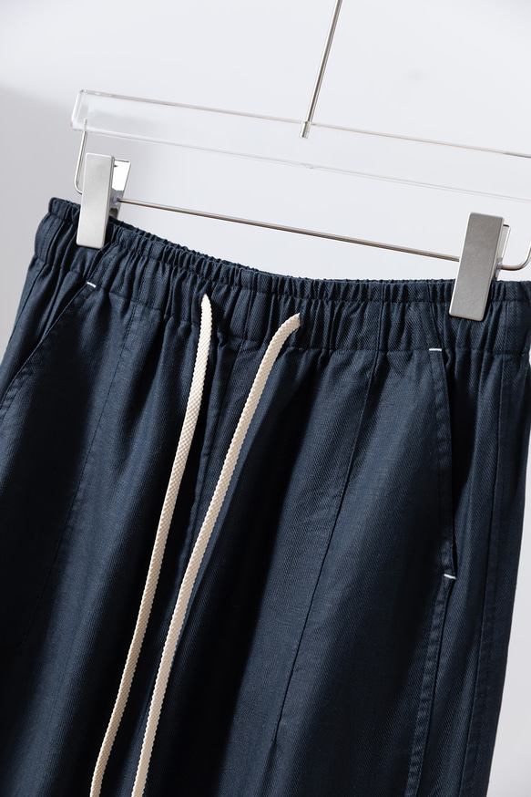 ★立即出貨★ 四季皆宜的舒適闊腿褲。抗皺長褲。藏藍色。 250904-2 第2張的照片