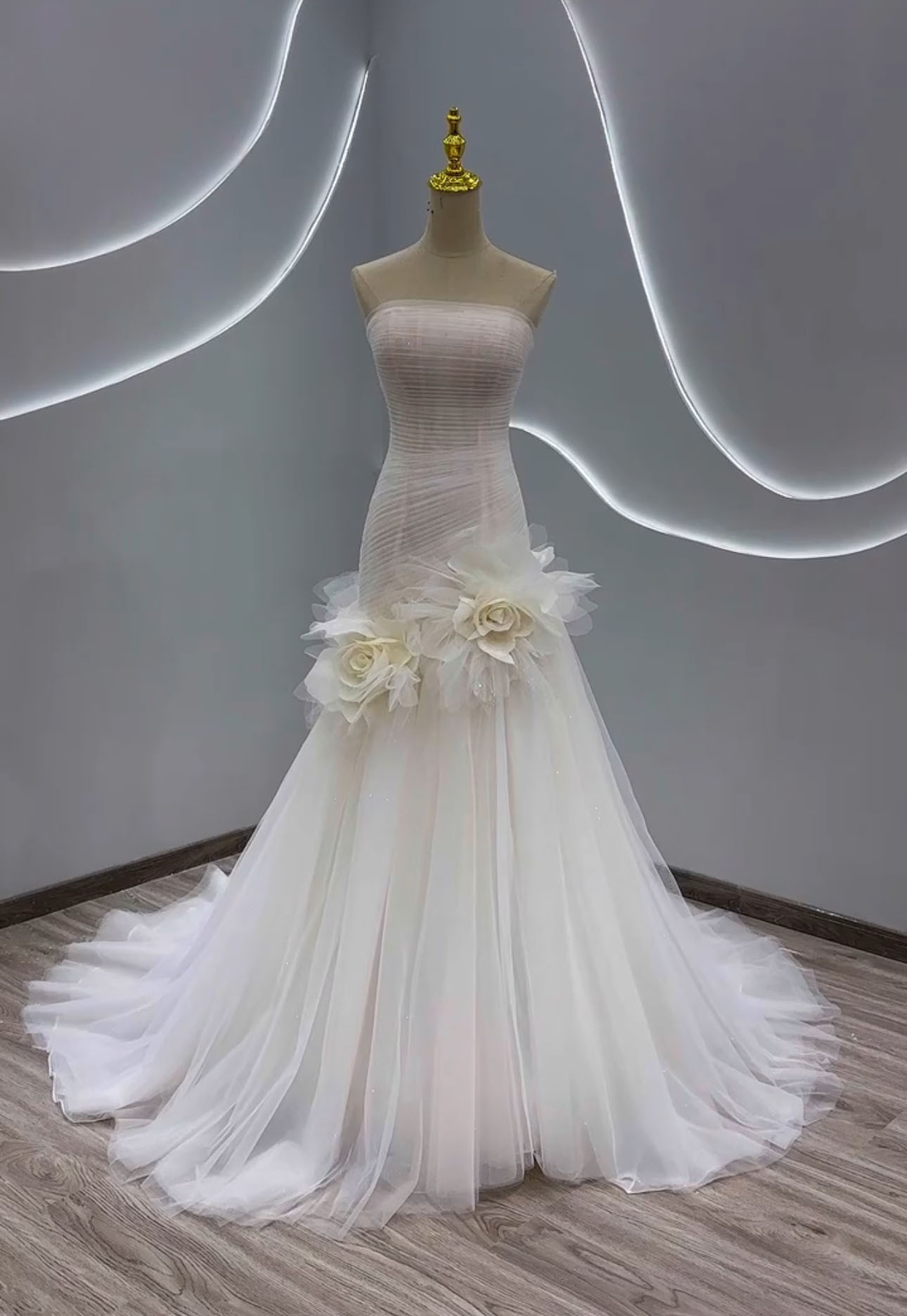 ベストセラー獲得！胸フリル　高級感　おしゃれ　マーメイドスカート　チュール　ノースリーブ　エレガント　美しい前撮り二次会