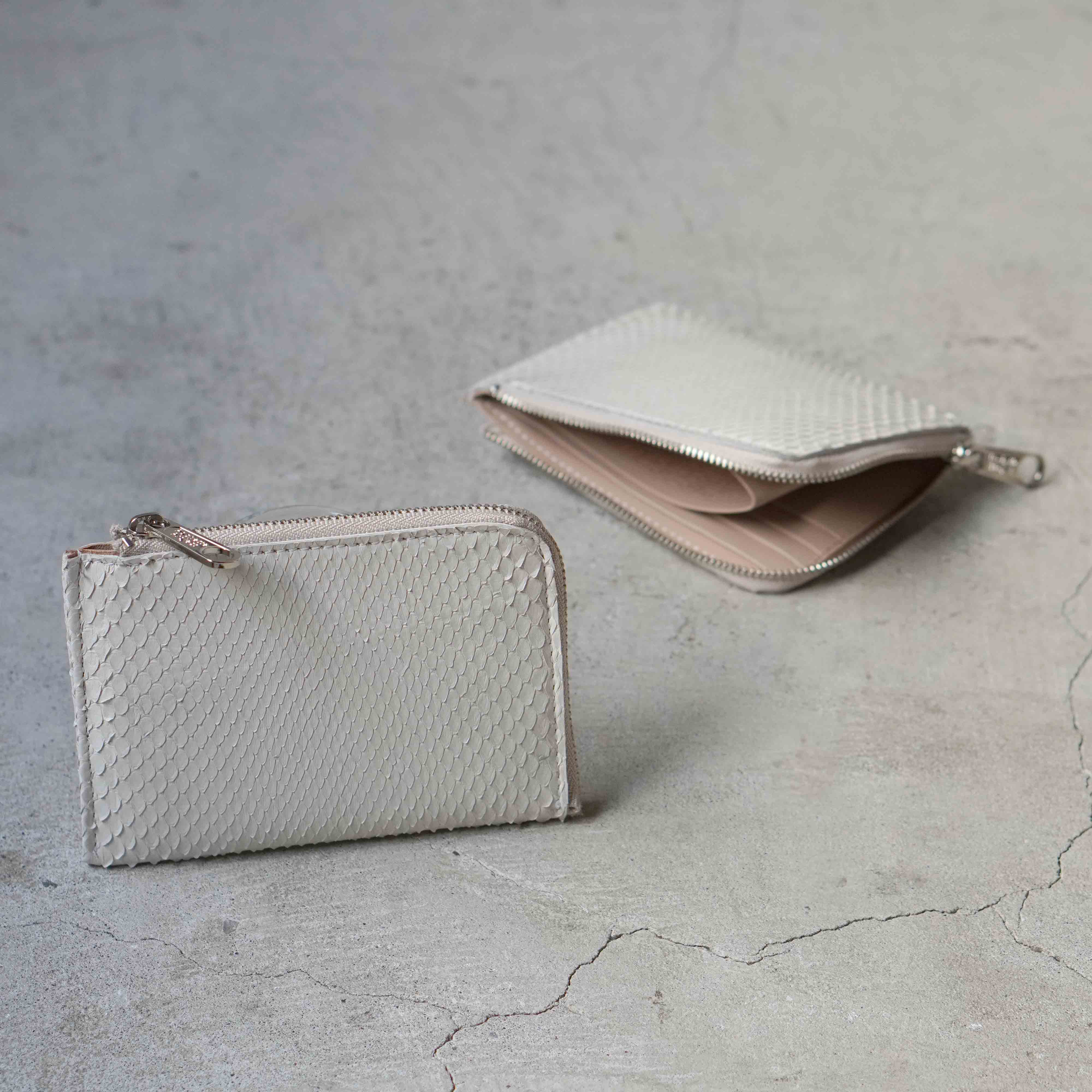 柔らかいホワイトパイソン・なめらかファスナーペタンコMINI財布