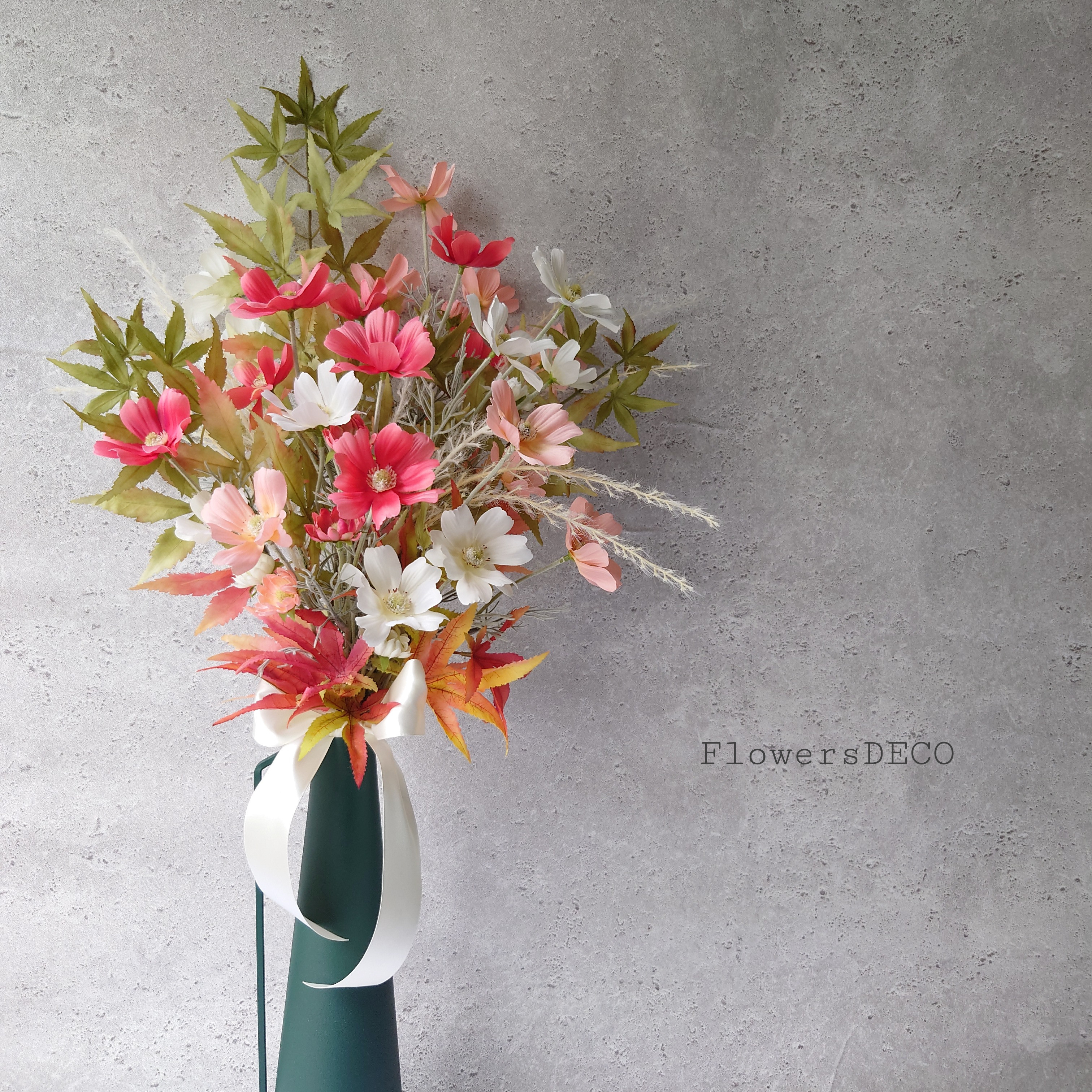 秋の誕生花 コスモスのシンプルクラッチブーケ【Antique Bouquet