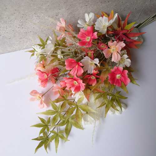 秋の誕生花 コスモスのシンプルクラッチブーケ【Antique Bouquet