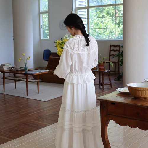 2色 ビンテージ風カットレース ペプラム裾 長袖ブラウス【春秋】白