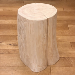 天然ヒノキを加工した丸太 スツール です。 (直経 小) 椅子（チェアー
