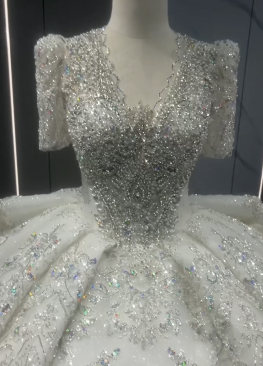 可憐なレース刺繍　フランスレース　ラッフルスカート　大人気半袖ウェディングドレス　韓国スタイル　vネック結婚式ブライダル