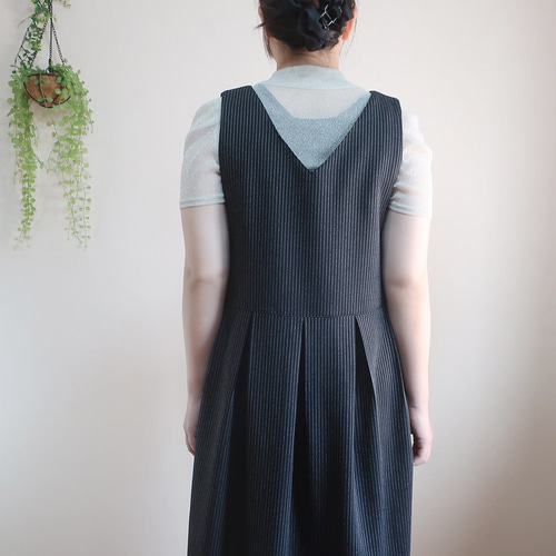 秋冬物 シワにならない 白黒ストライプ Vネックジャンパースカート