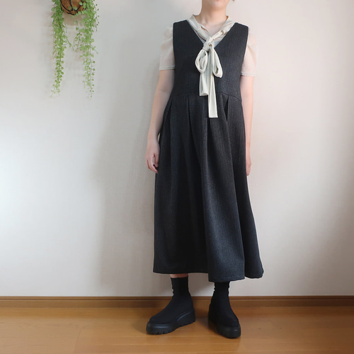 ラ*)様 Cornet　ストライプ柄ジャンパースカート　黒 秋冬物 シワにならない 白黒ストライプ Vネックジャンパースカート