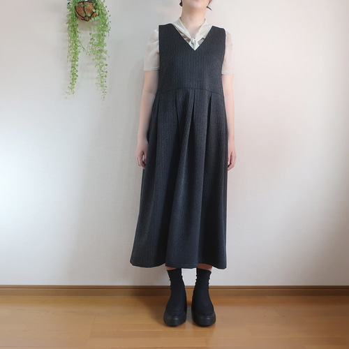 秋冬物 シワにならない 白黒ストライプ Vネックジャンパースカート