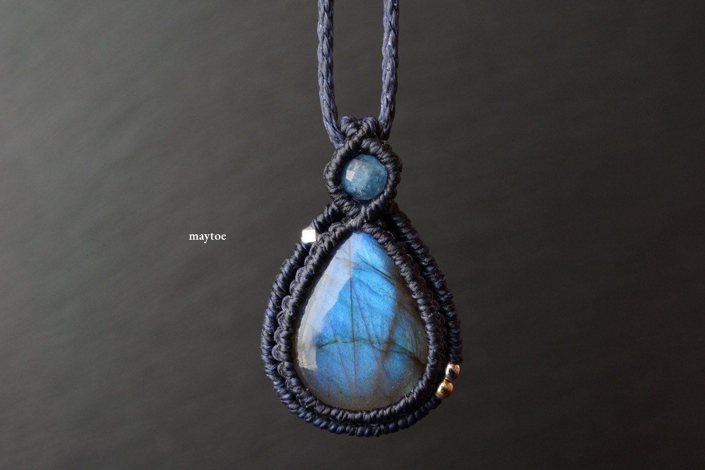 ブルーラブラドライトのマクラメネックレス - 静響 -【一点物】