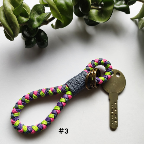 パラコード キーホルダー ～4strand round braid-round キーリング