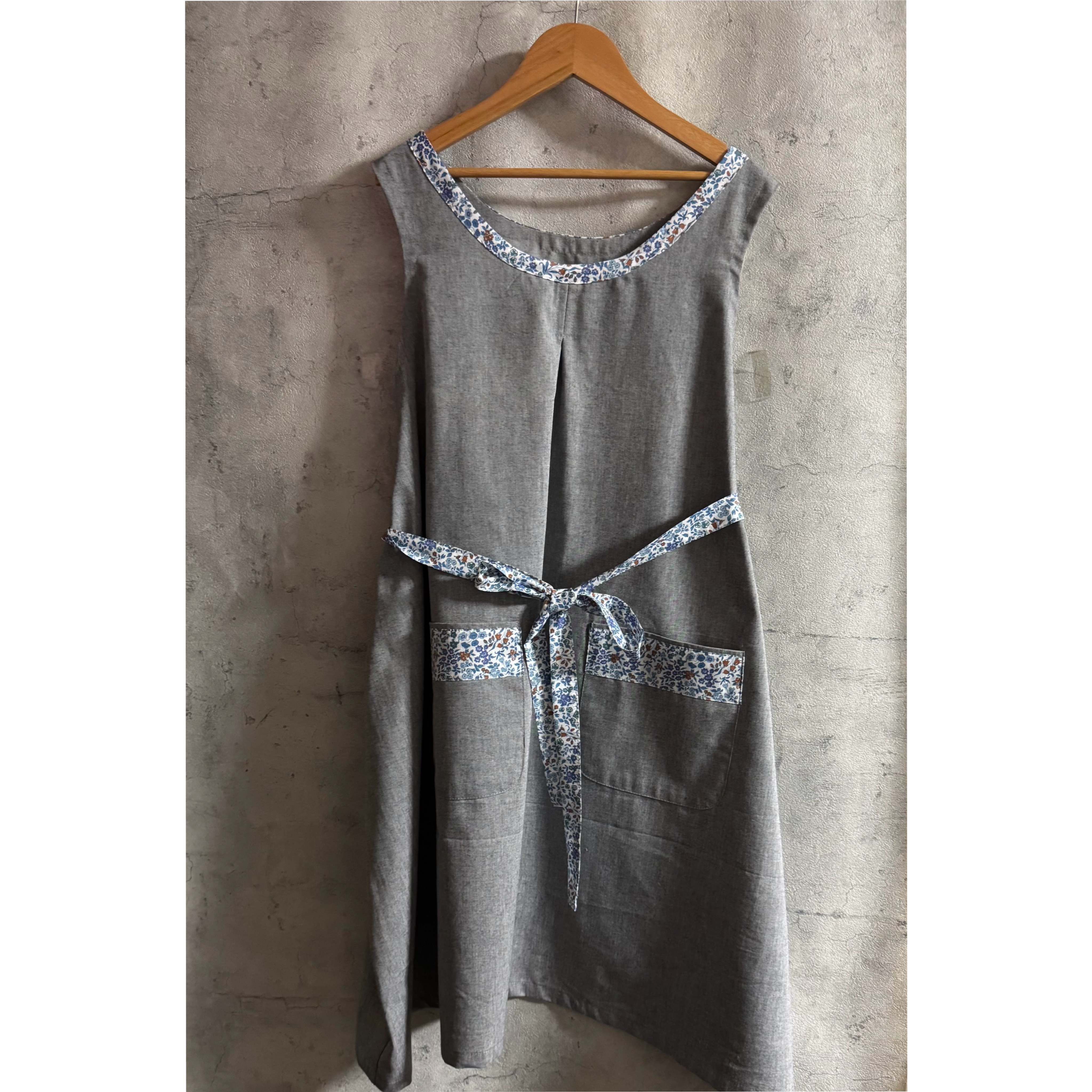 リバティ タナローン Lilibet リリベット ブルー  大人 エプロン  左右ポケット