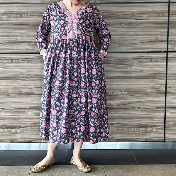 ブロックプリントVネックボーダーワンピース　ダークグレー