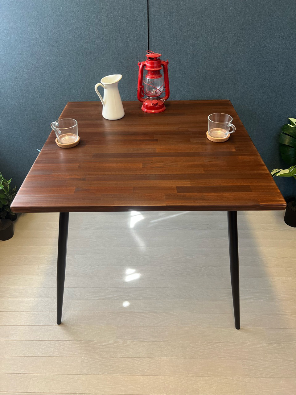 【送料無料】 テーブル 正方形 80cm パインウォルナット アイアン製ボルト連結脚