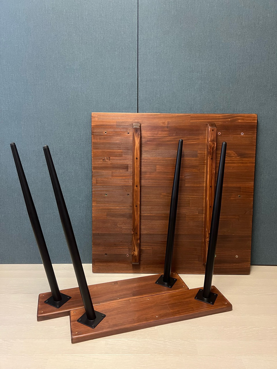 【送料無料】 テーブル 正方形 80cm パインウォルナット アイアン製ボルト連結脚