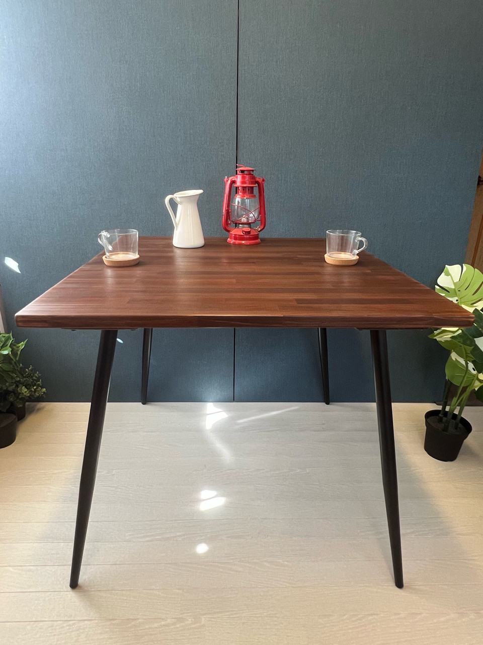 【送料無料】 テーブル 正方形 80cm パインウォルナット アイアン製ボルト連結脚