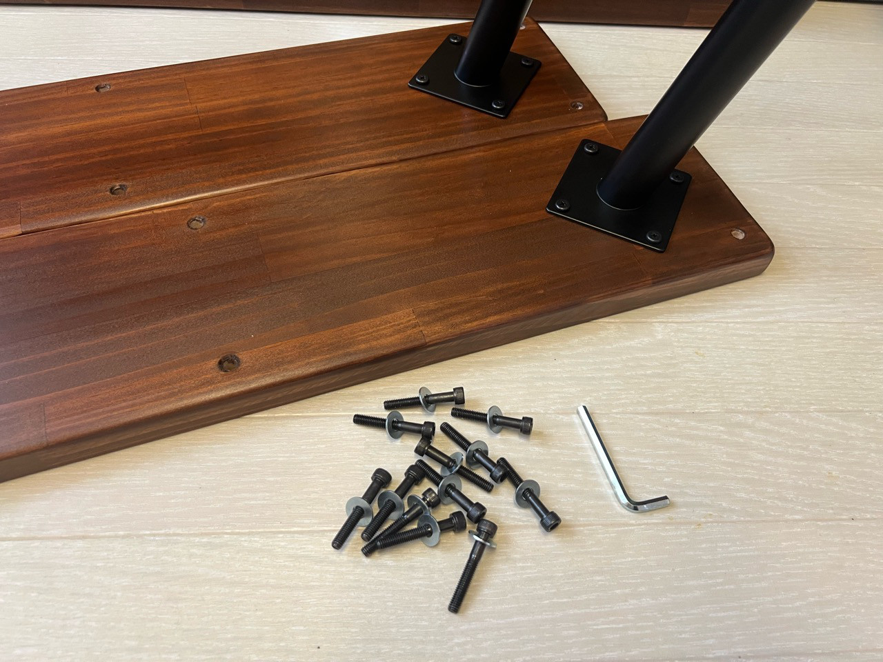 【送料無料】 テーブル 正方形 80cm パインウォルナット アイアン製ボルト連結脚