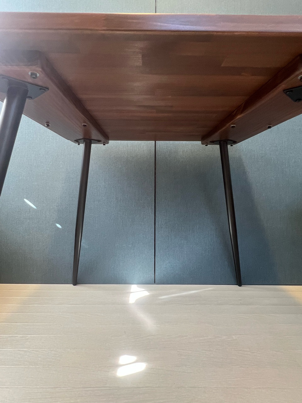 【送料無料】 テーブル 正方形 80cm パインウォルナット アイアン製ボルト連結脚