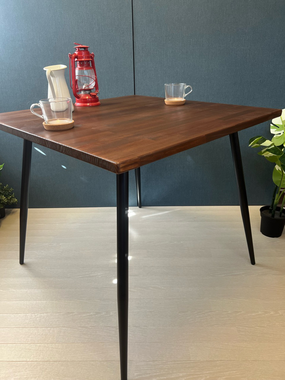 【送料無料】 テーブル 正方形 80cm パインウォルナット アイアン製ボルト連結脚