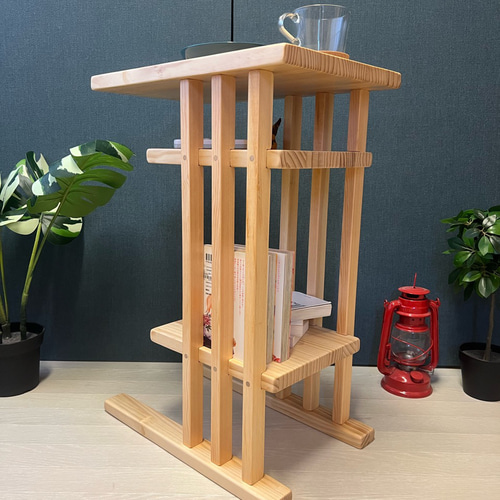 【在庫整理】 サイドテーブル 格子形 棚付 45cm30cm パイン ナチュラル 在庫整理】 サイドテーブル 格子形 棚付 45cm30cm パイン ナチュラル