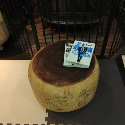 杉の丸太の特大丸型スツール 杉の丸太の特大丸型スツール