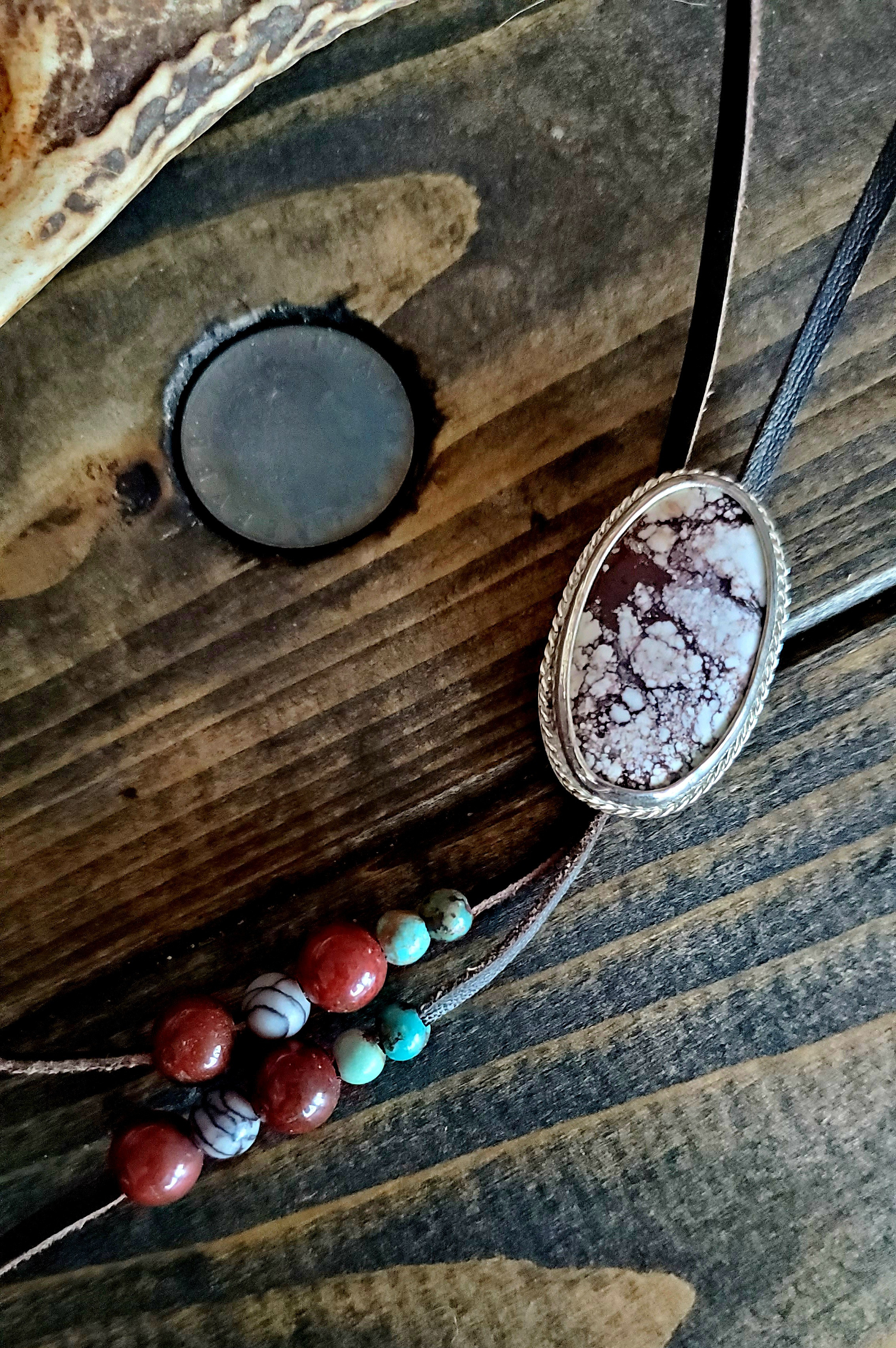 インディアンジュエリー ネイティブ シルバーネックレス ワイルドホース 革紐 ループタイ