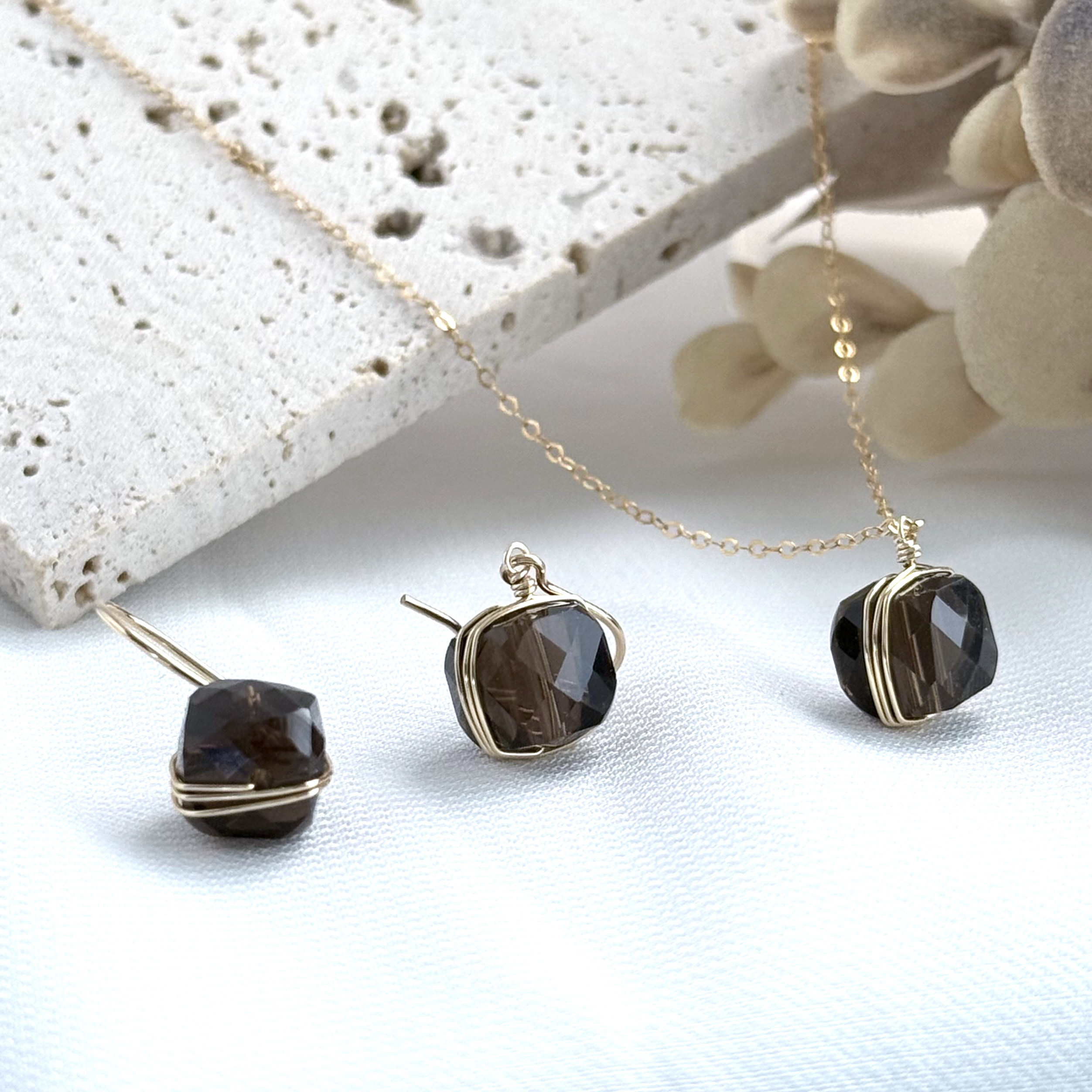 ✶春の福袋✶選べる金具✶スモーキークォーツCUBEピアス(イヤリング)＆ネックレスセット 14kgf ステンレス