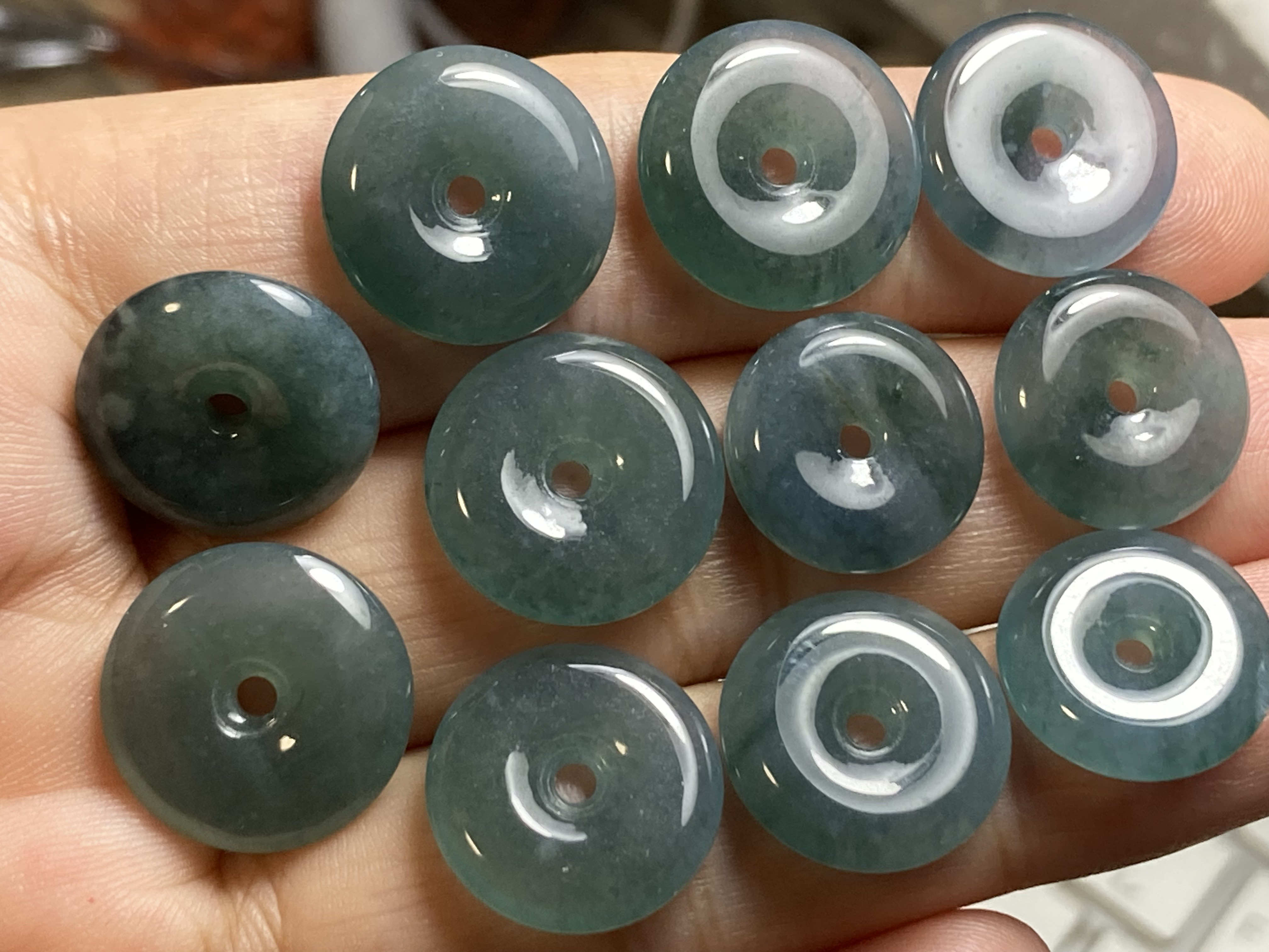 RS11-196 氷種 氷青 玉壁 平安守り グアテマラ産 A貨 本翡翠 ルース