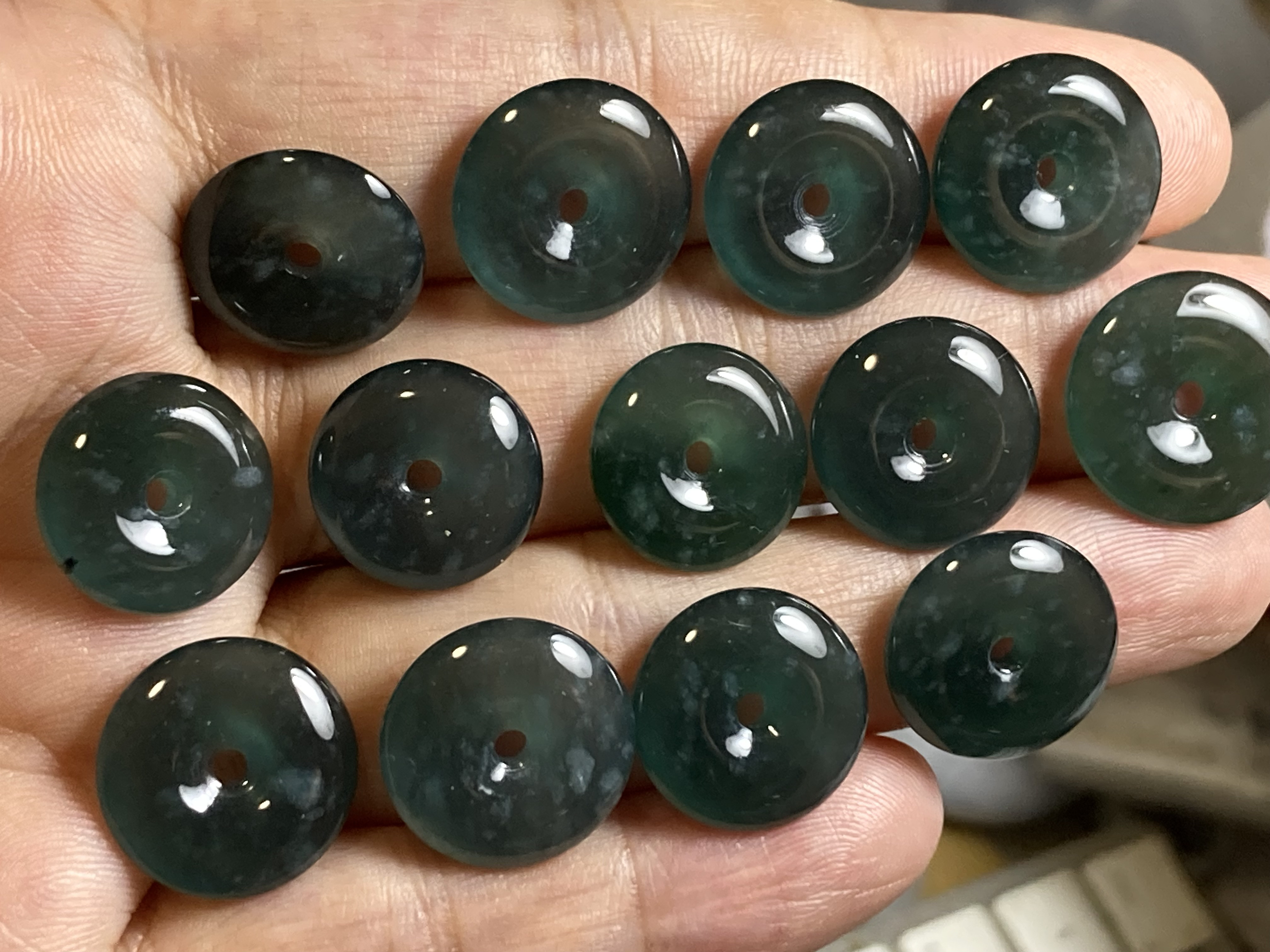 RS11-199 上品 氷種 氷青 玉壁 平安守り グアテマラ産 A貨 本翡翠 ルース