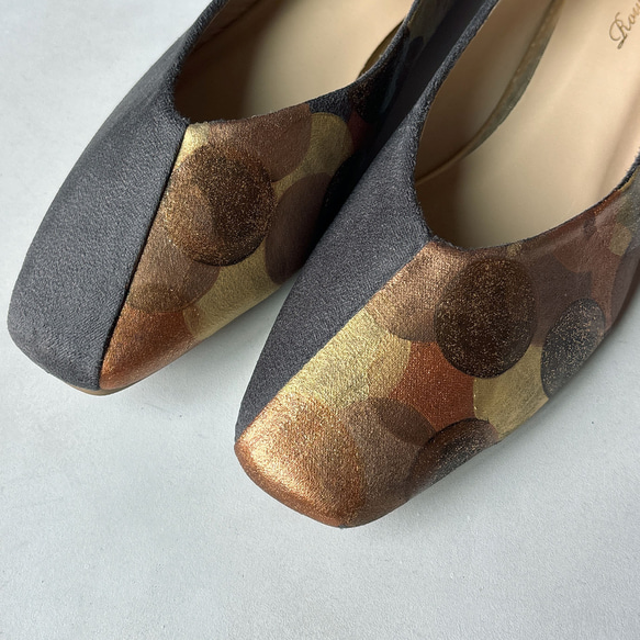 パンプス「 Dot half ダークグレー」秋冬カラー＊左右で雰囲気が変わる個性的パンプス＊【受注製作】 5枚目の画像