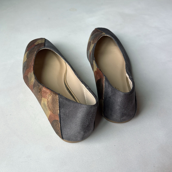 パンプス「 Dot half ダークグレー」秋冬カラー＊左右で雰囲気が変わる個性的パンプス＊【受注製作】 8枚目の画像