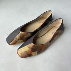 パンプス「 Dot half ダークグレー」秋冬カラー＊左右で雰囲気が変わる個性的パンプス＊【受注製作】 4枚目の画像