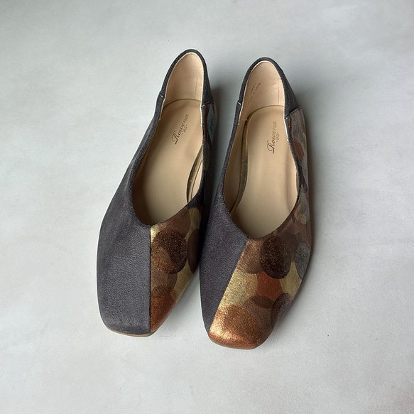 パンプス「 Dot half ダークグレー」秋冬カラー＊左右で雰囲気が変わる個性的パンプス＊【受注製作】 3枚目の画像