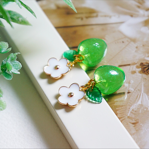 あきりんごピアス2点おまとめ※レハイムピアス、一粒ダイヤピアス 軟骨ピアス 16G りんご 青りんご ジュエル リンゴ アップル 林檎