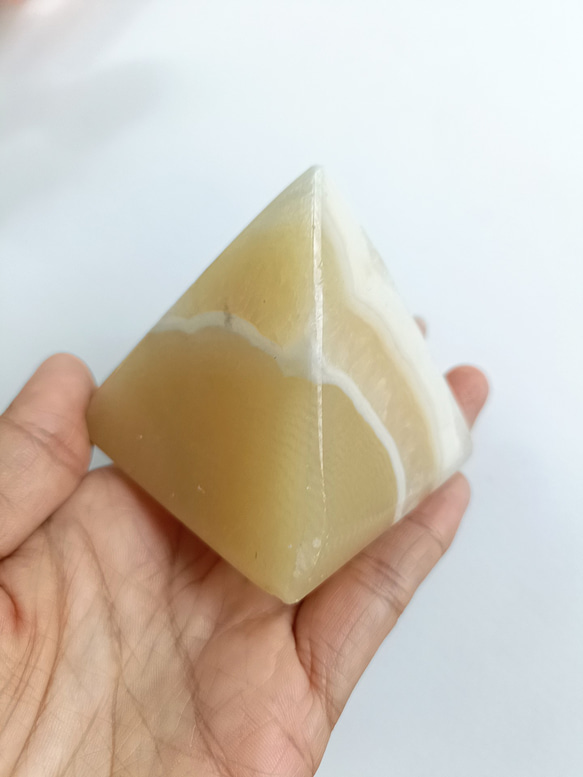 送料無料】アラバスターのピラミッド 242g その他置物 Gemstone忍 通販