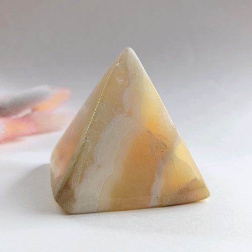 送料無料】アラバスターのピラミッド 242g その他置物 Gemstone忍 通販