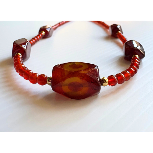 【D29】　赤めのうネックレス｜自然模様とクラックが魅力の天然石アクセサリー【一点もの】　天然石ビーズ 6枚目の画像