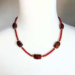 【D29】　赤めのうネックレス｜自然模様とクラックが魅力の天然石アクセサリー【一点もの】　天然石ビーズ 3枚目の画像