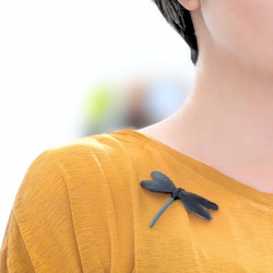 【夏秋限定】ハグロトンボのピンバッジ 3枚目の画像