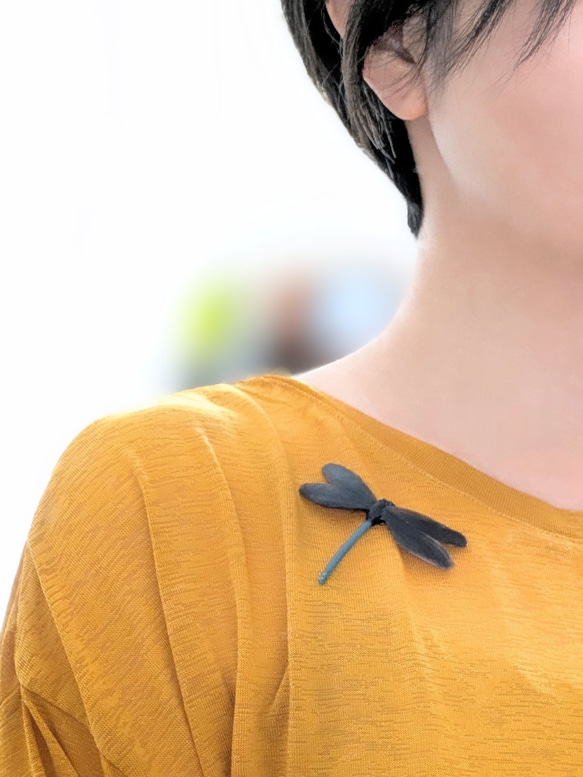 【夏秋限定】ハグロトンボのピンバッジ 3枚目の画像